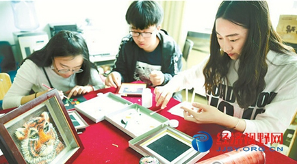 哈爾濱商業大學麥秸畫走進上海學生課堂